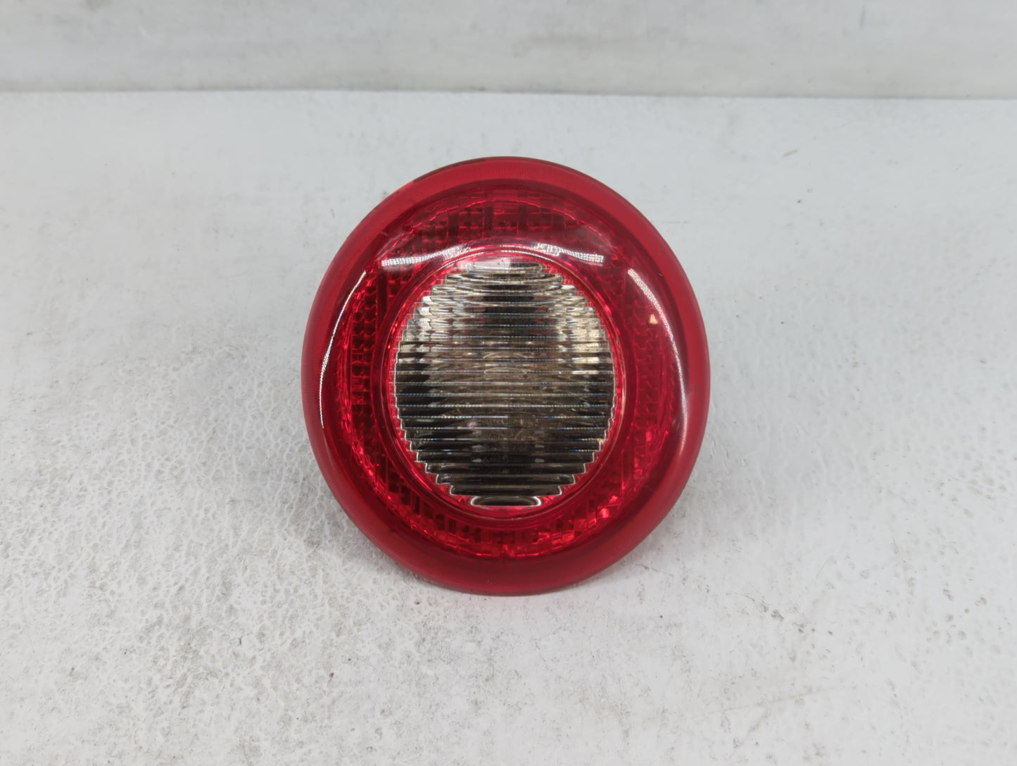 2006-2011 Chevrolet Hhr Tail Light Assembly Driver Left OEM P/N:2586381 Fits Fits 2006 2007 2008 2009 2010 2011 OEM Used Aut