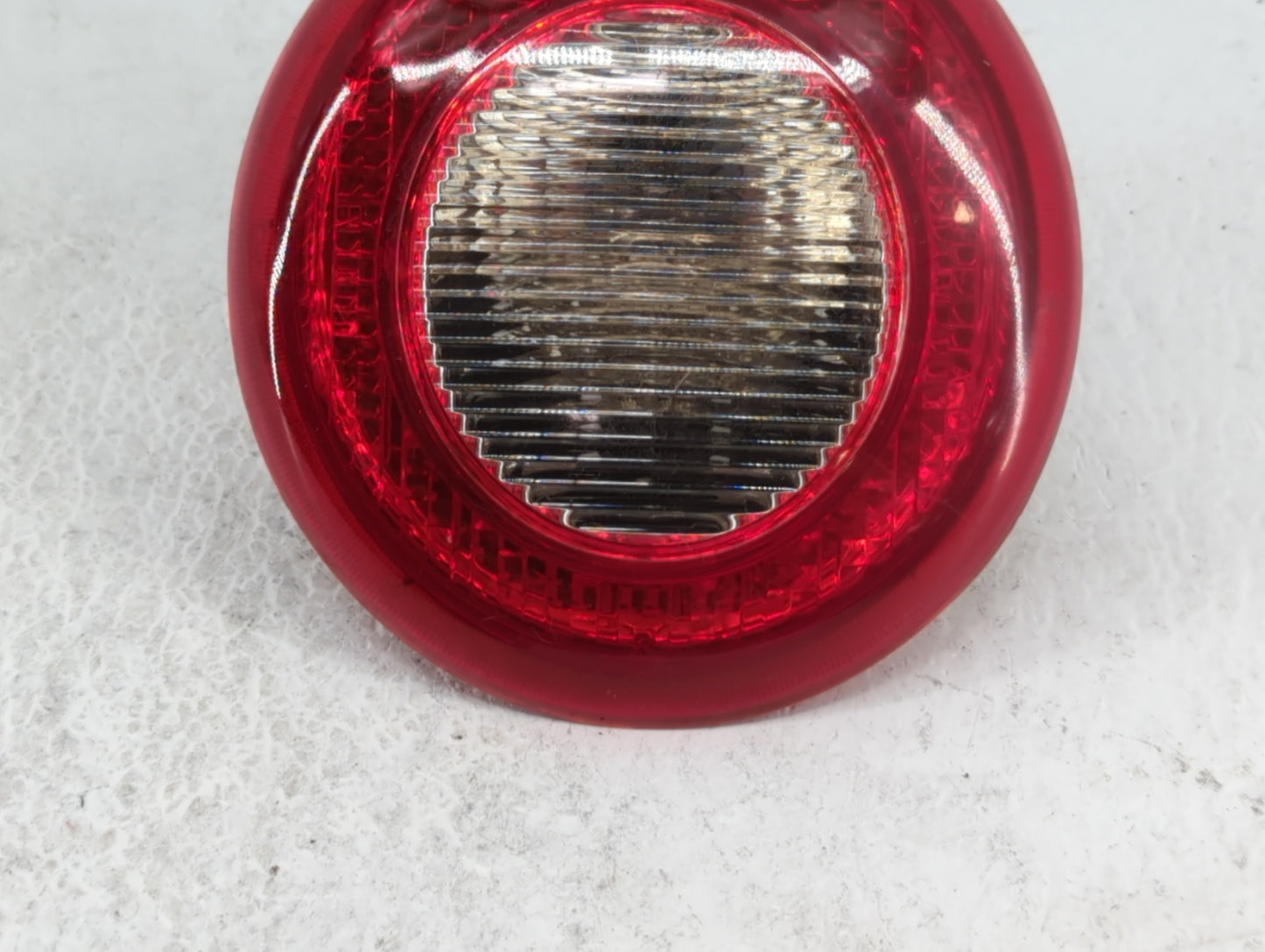 2006-2011 Chevrolet Hhr Tail Light Assembly Driver Left OEM P/N:2586381 Fits Fits 2006 2007 2008 2009 2010 2011 OEM Used Aut