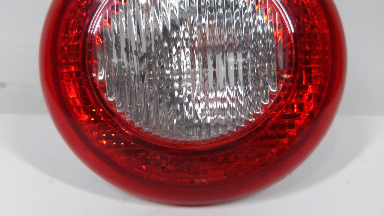 2010 Chevrolet Hhr Tail Light Assembly Passenger Right OEM P/N:25823015 15875484 Fits Fits 2006 2007 2008 2009 2011 OEM Used