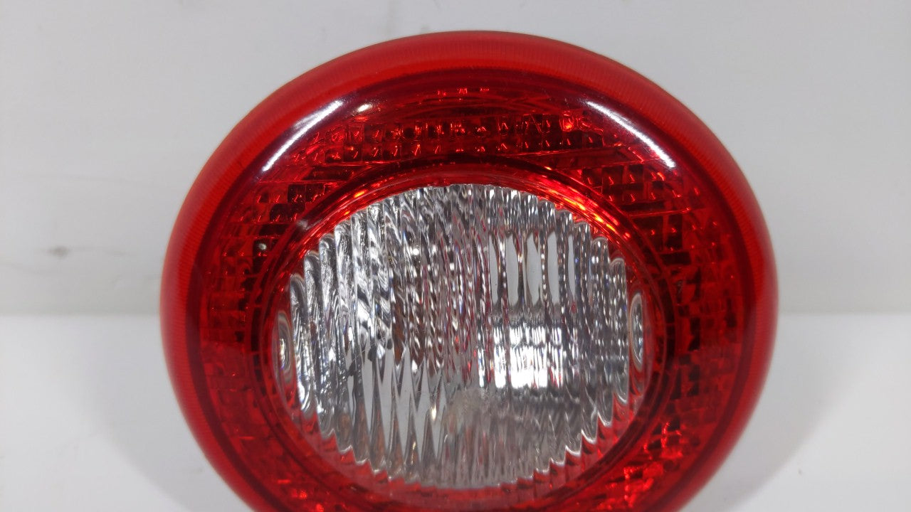 2010 Chevrolet Hhr Tail Light Assembly Passenger Right OEM P/N:25823015 15875484 Fits Fits 2006 2007 2008 2009 2011 OEM Used