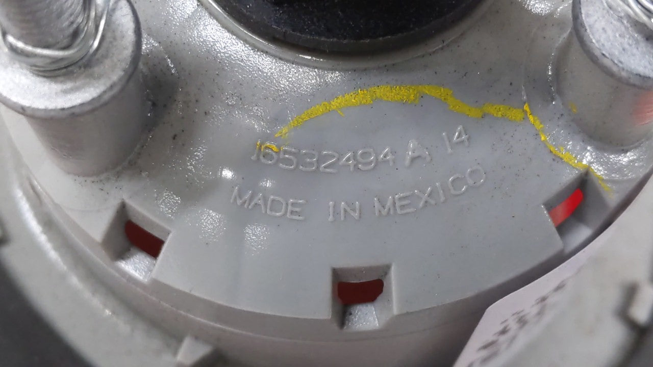 2010 Chevrolet Hhr Tail Light Assembly Passenger Right OEM P/N:25823015 15875484 Fits Fits 2006 2007 2008 2009 2011 OEM Used