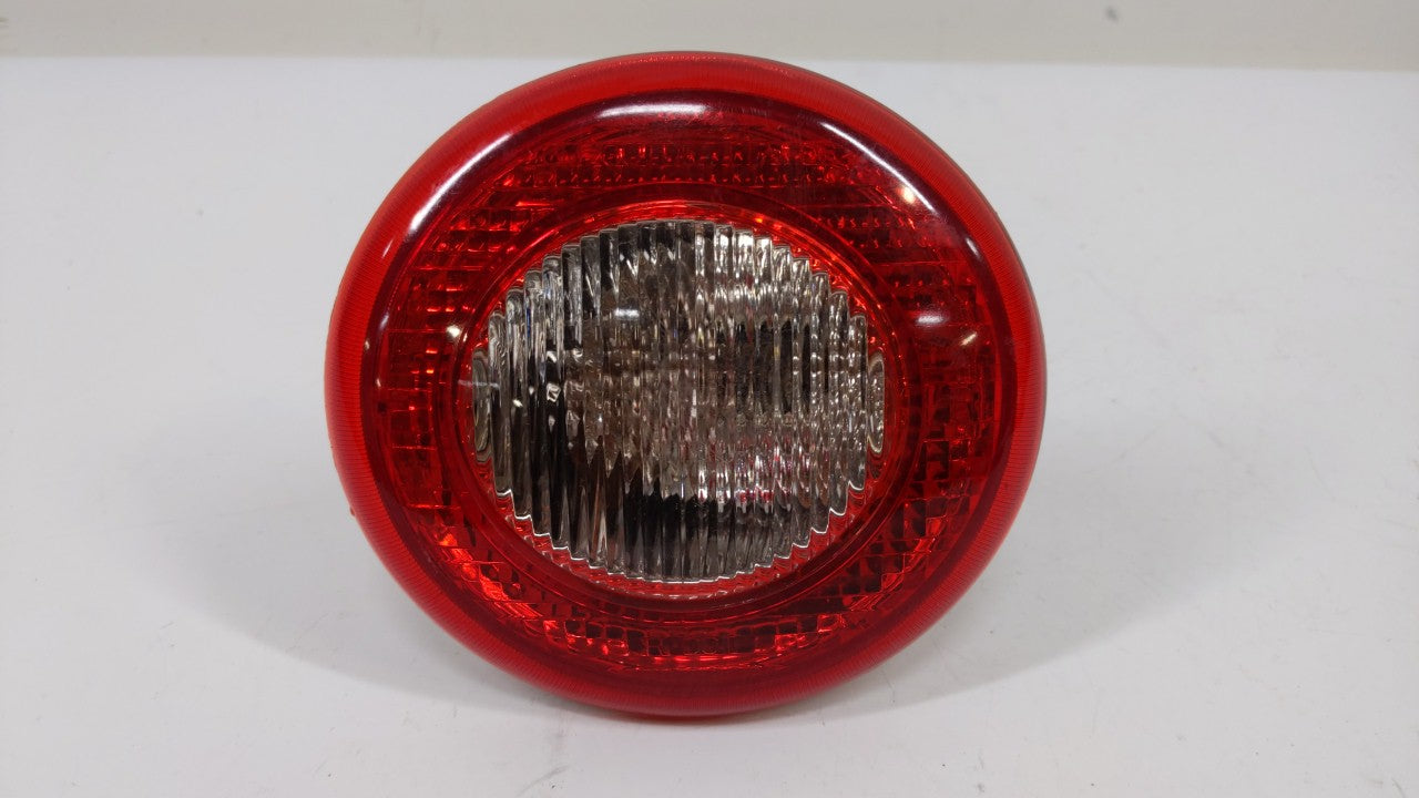 2010 Chevrolet Hhr Tail Light Assembly Passenger Right OEM P/N:25823015 15875484 Fits Fits 2006 2007 2008 2009 2011 OEM Used