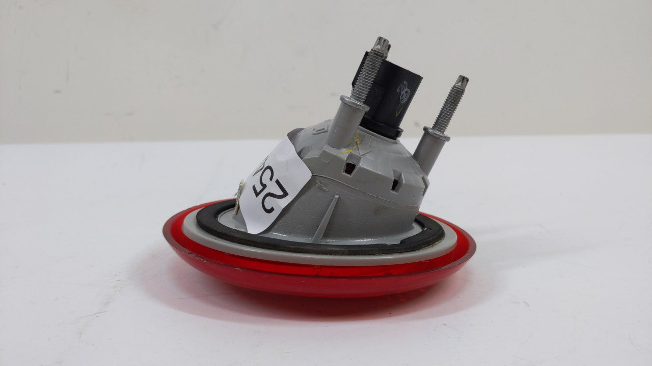 2010 Chevrolet Hhr Tail Light Assembly Passenger Right OEM P/N:25823015 15875484 Fits Fits 2006 2007 2008 2009 2011 OEM Used