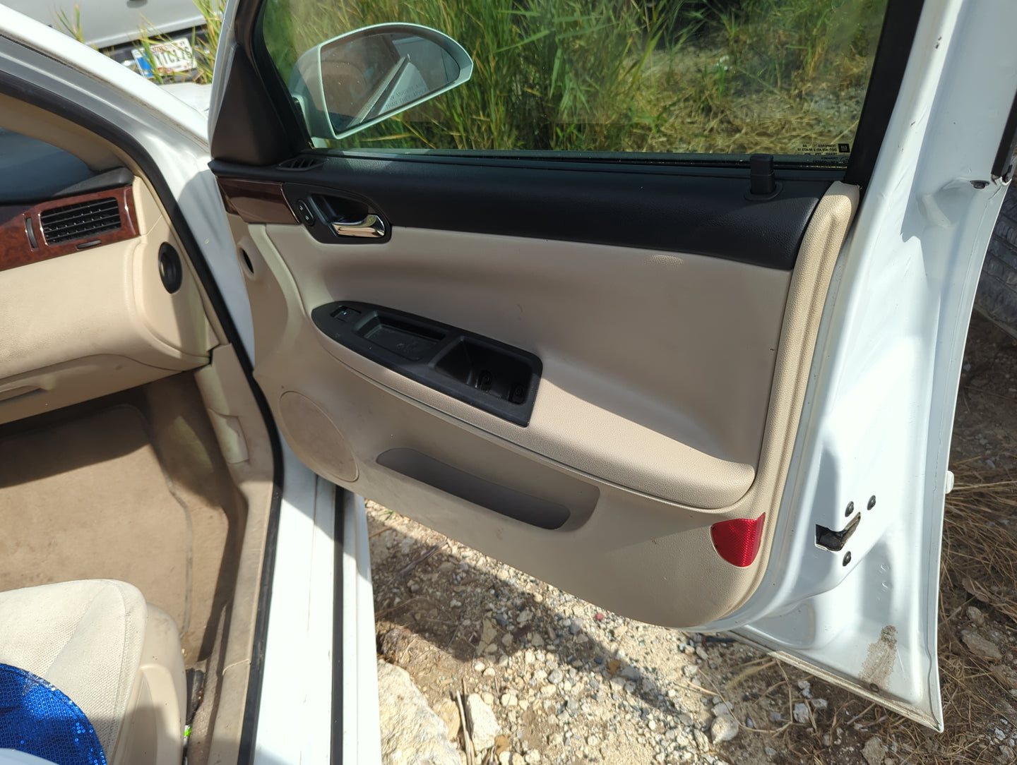 2010 Chevrolet Impala Front Right Passenger Interior Door Panel Trim - Oemusedautoparts1.com