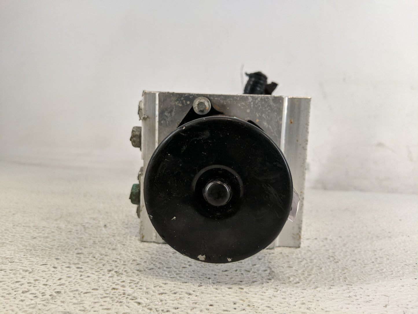 2008-2010 Chevrolet Impala ABS Pump Control Module Replacement P/N:EM0068E62BBD Fits Fits 2008 2009 2010 OEM Used Auto Parts
