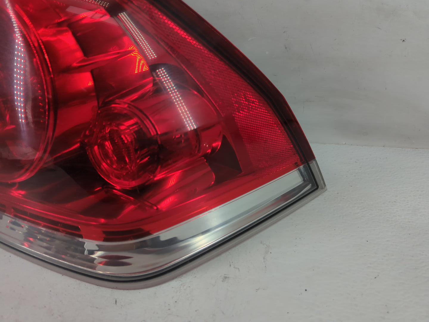 2006-2016 Chevrolet Impala Tail Light Assembly Passenger Right OEM P/N:25971598 Fits OEM Used Auto Parts - Oemusedautoparts1