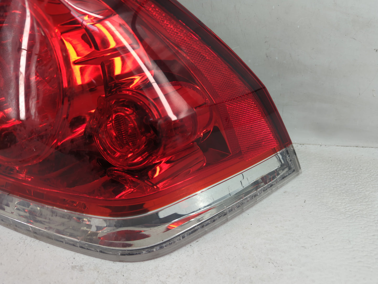 2006-2016 Chevrolet Impala Tail Light Assembly Passenger Right OEM P/N:335-1923R-AS Fits OEM Used Auto Parts - Oemusedautopa