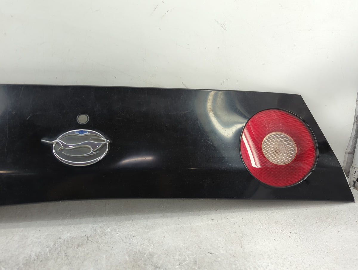 2006-2016 Chevrolet Impala Rear Center Lid Brake Light Tail Light P/N:16525253 Fits OEM Used Auto Parts - Oemusedautoparts1.