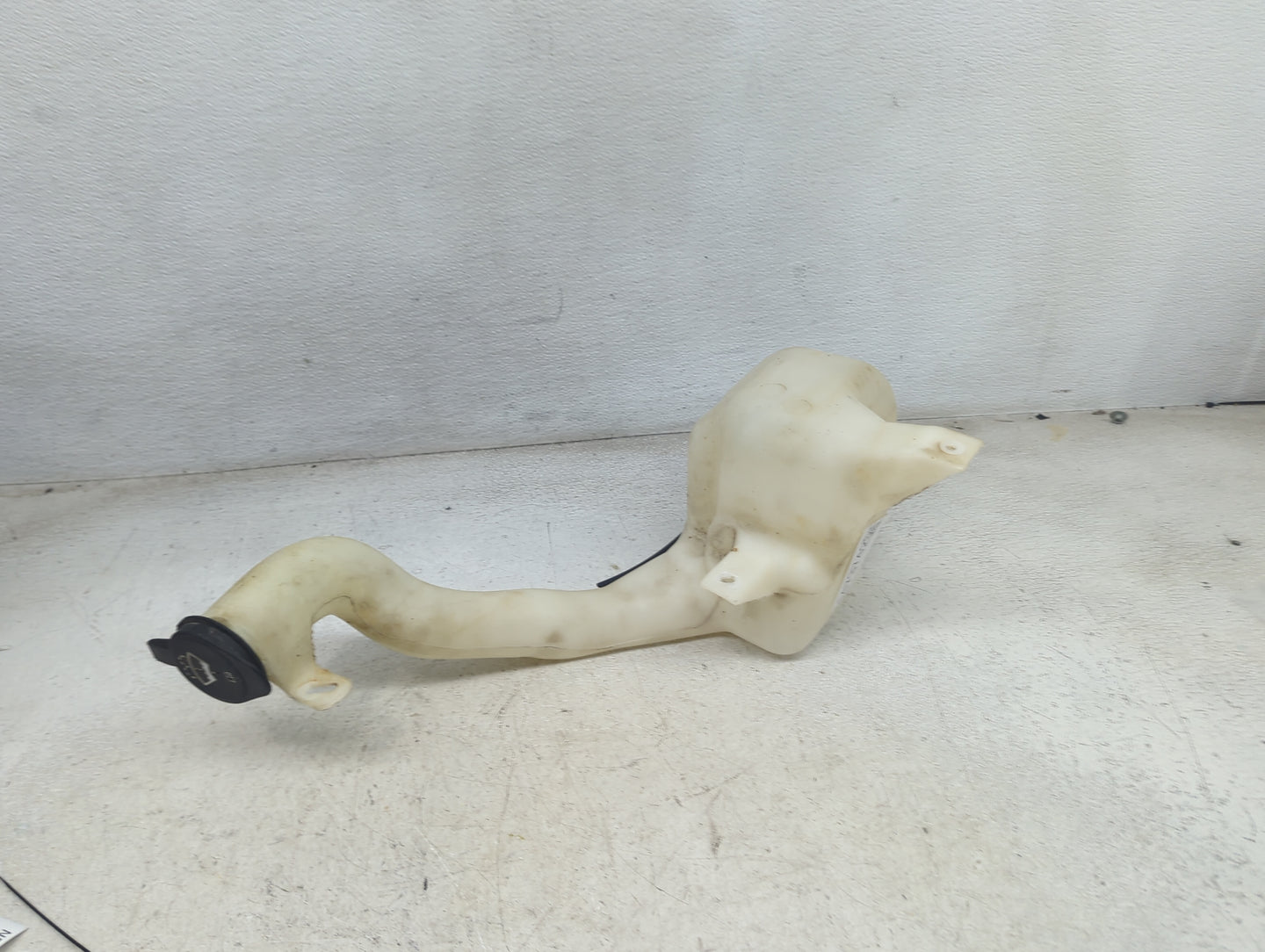 2006-2016 Chevrolet Impala Windshield Washer Fluid Reservoir Bottle Oem 1473742 - Oemusedautoparts1.com