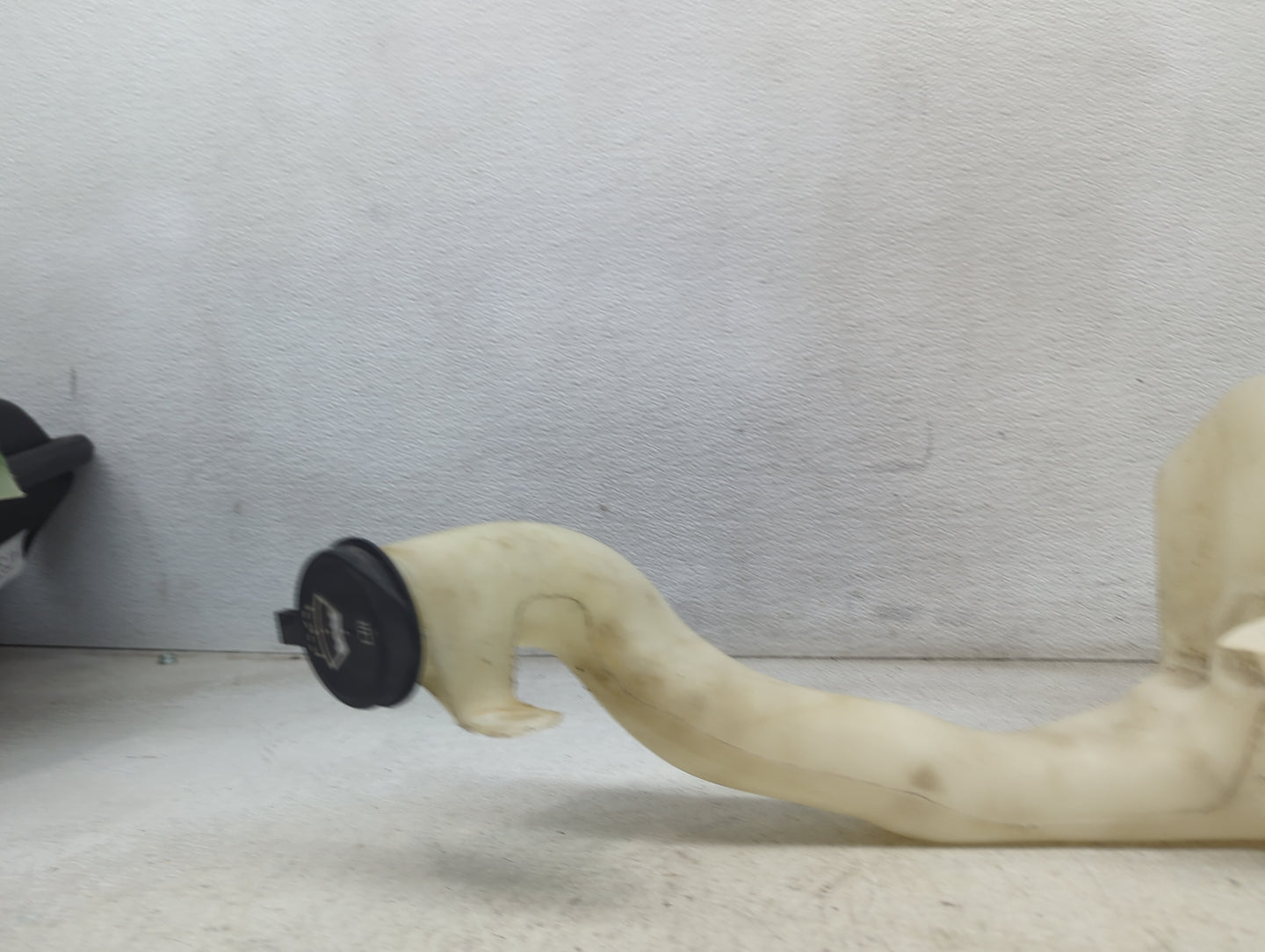2006-2016 Chevrolet Impala Windshield Washer Fluid Reservoir Bottle Oem 1473742 - Oemusedautoparts1.com