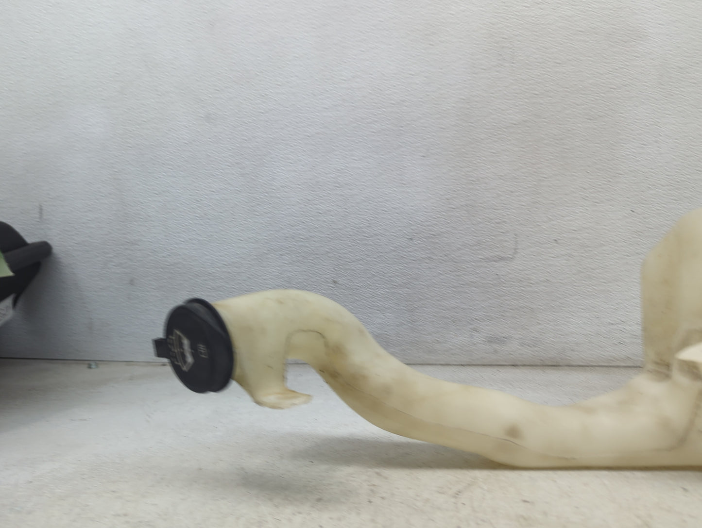 2006-2016 Chevrolet Impala Windshield Washer Fluid Reservoir Bottle Oem 1473742 - Oemusedautoparts1.com