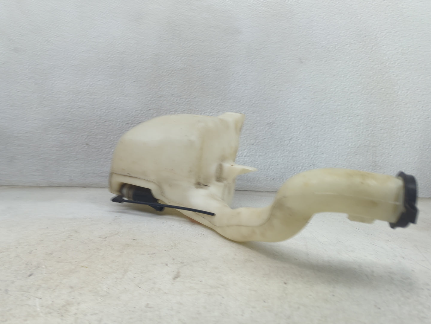2006-2016 Chevrolet Impala Windshield Washer Fluid Reservoir Bottle Oem 1473742 - Oemusedautoparts1.com