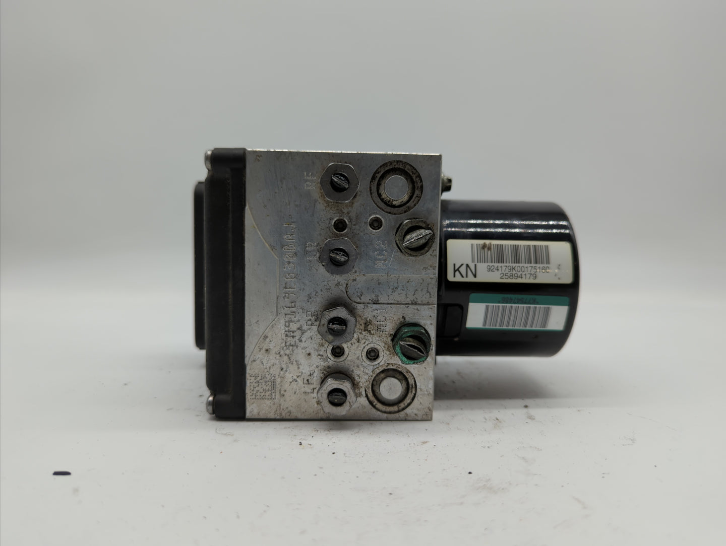 2010 Chevrolet Impala ABS Pump Control Module Replacement P/N:25894182 Fits OEM Used Auto Parts - Oemusedautoparts1.com
