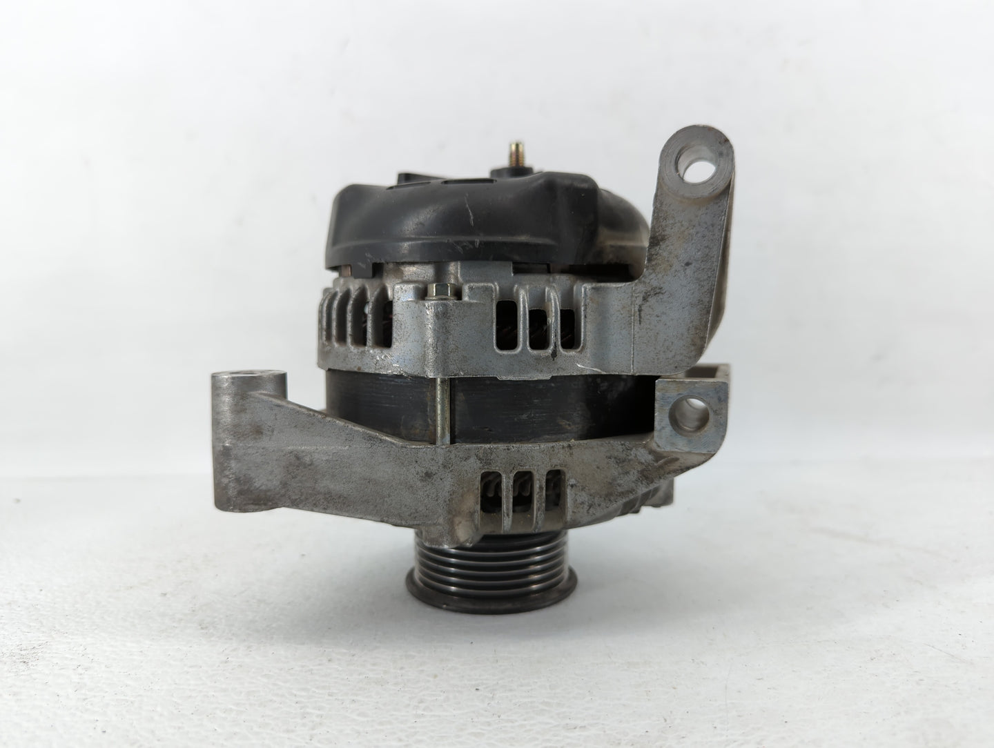 2009-2011 Chevrolet Impala Alternator Replacement Generator Charging Assembly Engine OEM Fits Fits 2009 2010 2011 OEM Used A