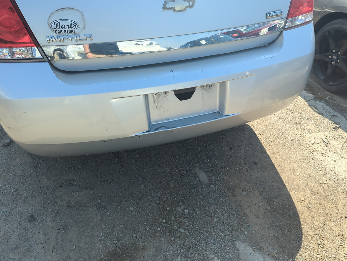 2006-2011 Chevrolet Impala Rear Bumper Assembly Oem 5021621 - Oemusedautoparts1.com