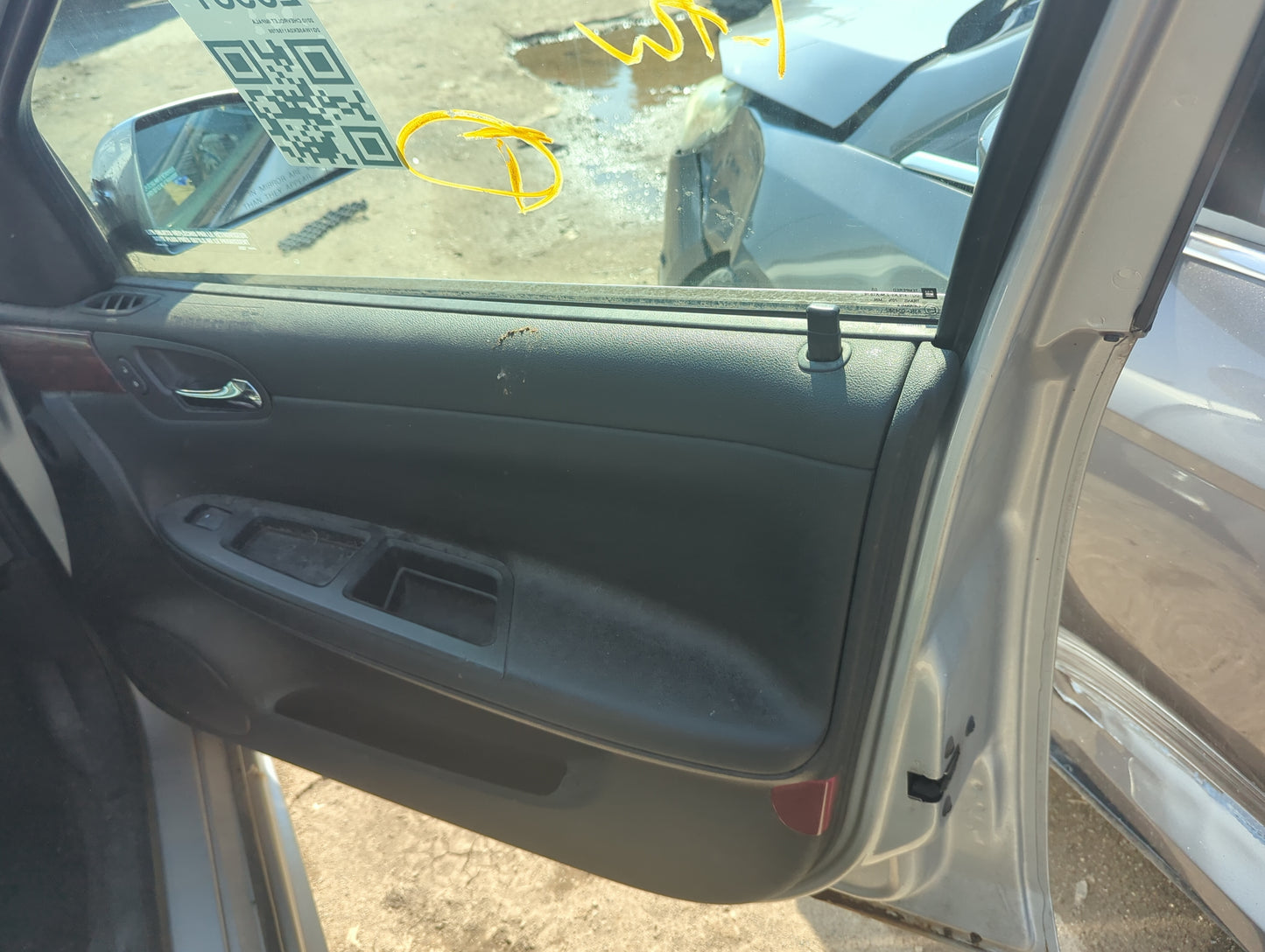 2010 Chevrolet Impala Front Right Passenger Interior Door Panel Trim 5021687 - Oemusedautoparts1.com