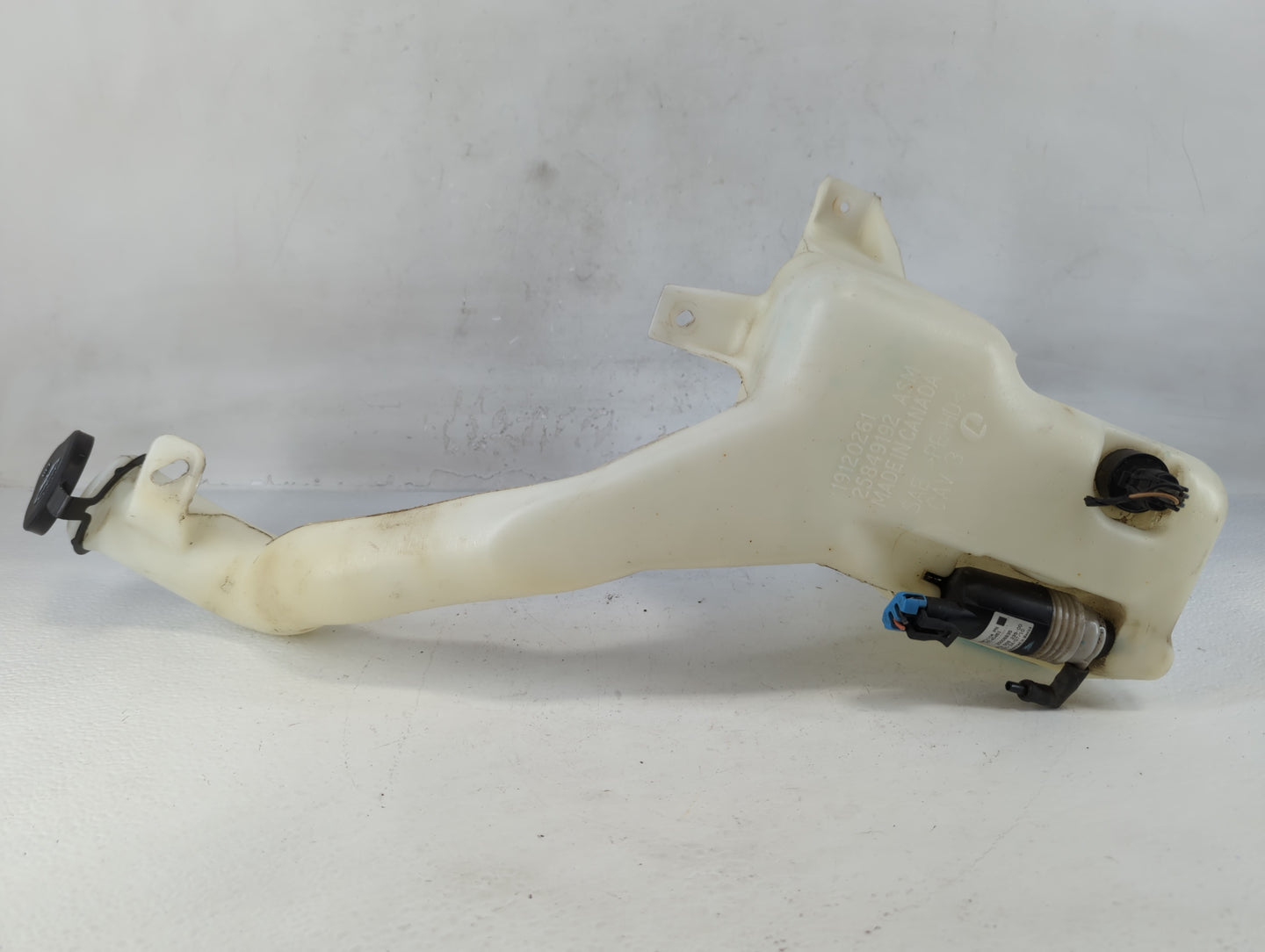 2006 Chevrolet Impala Radiator Coolant Overflow Expansion Tank Bottle 695791 - Oemusedautoparts1.com