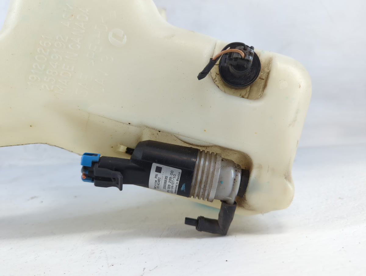 2006 Chevrolet Impala Radiator Coolant Overflow Expansion Tank Bottle 695791 - Oemusedautoparts1.com