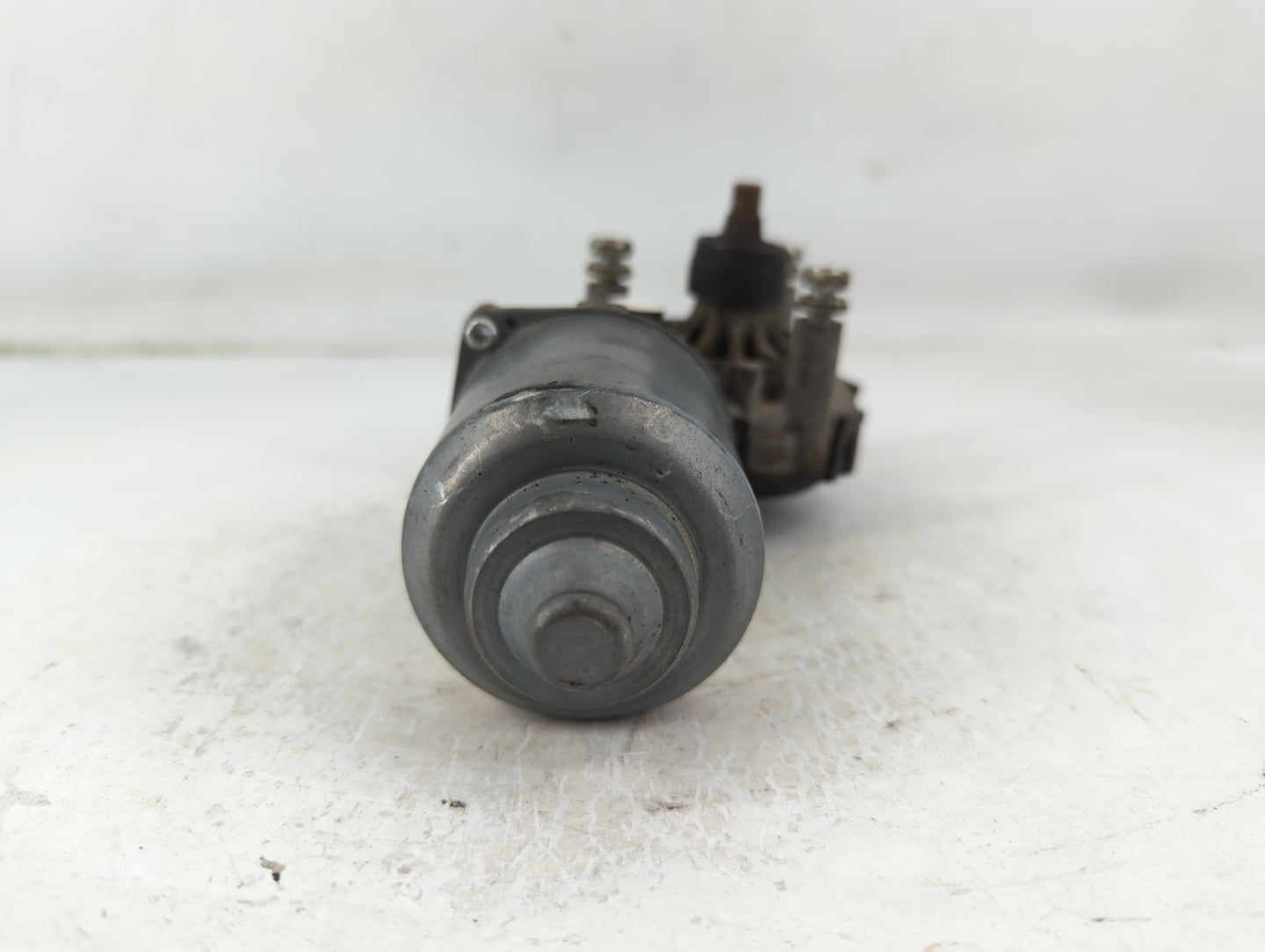 2006-2016 Chevrolet Impala Front Windshield Wiper Motor P/N:25790964 Fits OEM Used Auto Parts - Oemusedautoparts1.com