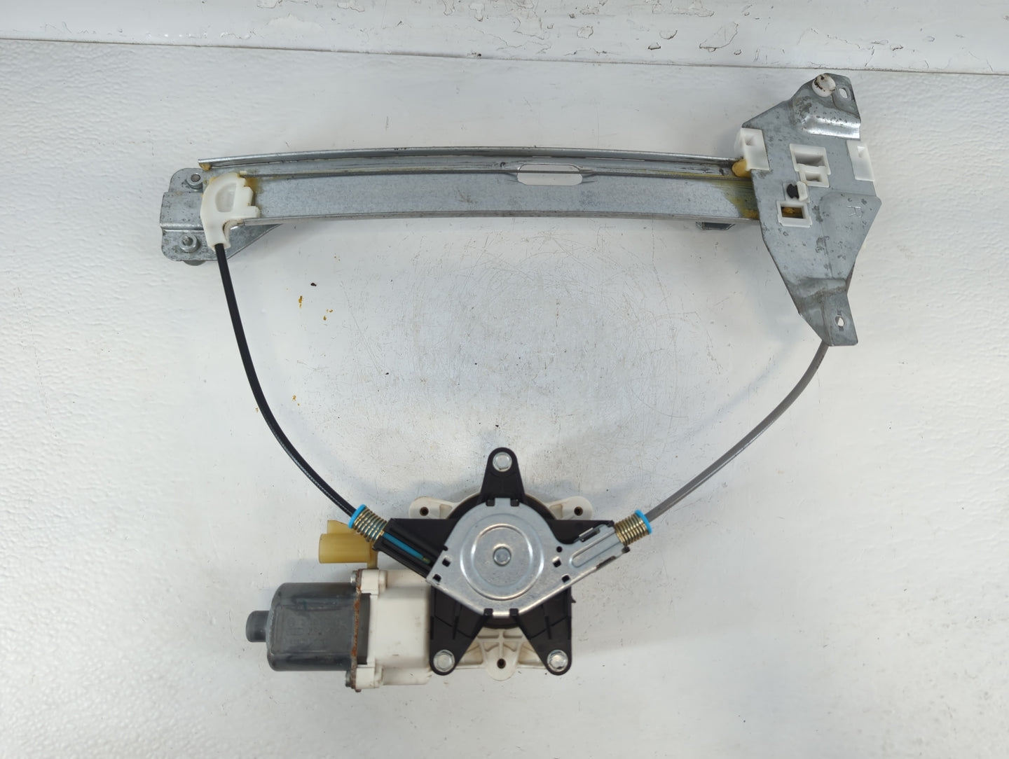 2010-2016 Chevrolet Impala Window Regulator Right Passenger Rear - Oemusedautoparts1.com