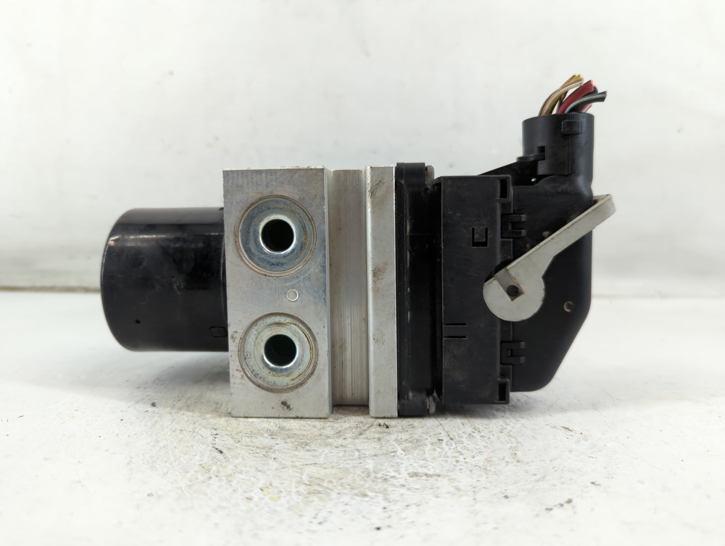 2010 Chevrolet Malibu ABS Pump Control Module Replacement P/N:25949990 Fits OEM Used Auto Parts - Oemusedautoparts1.com