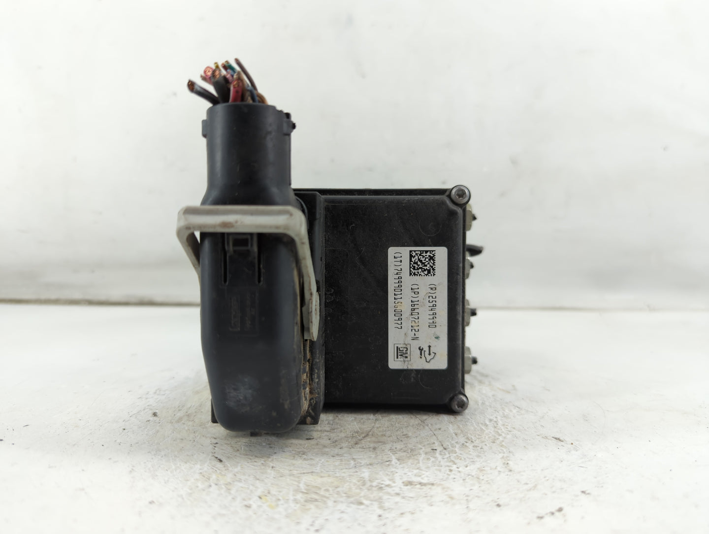 2010 Chevrolet Malibu ABS Pump Control Module Replacement P/N:25949990 Fits OEM Used Auto Parts - Oemusedautoparts1.com