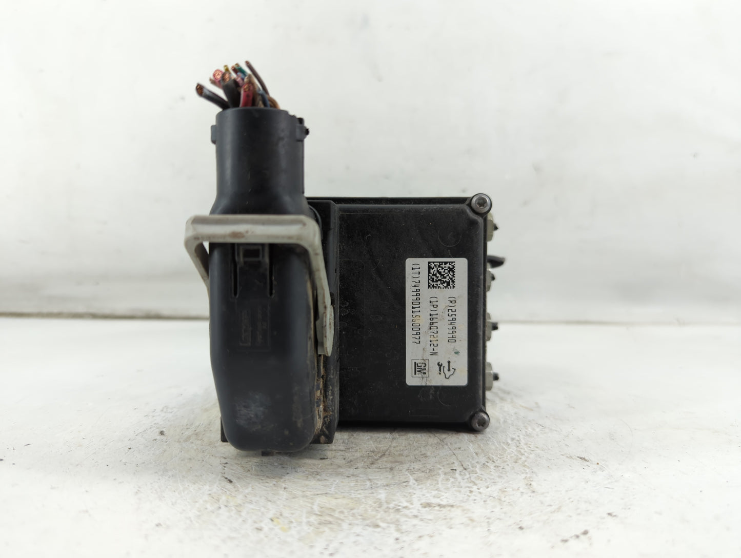 2010 Chevrolet Malibu ABS Pump Control Module Replacement P/N:25949990 Fits OEM Used Auto Parts - Oemusedautoparts1.com