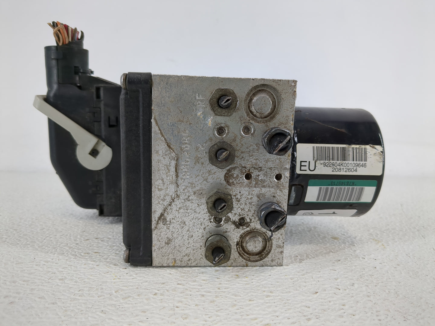 2010 Chevrolet Malibu ABS Pump Control Module Replacement P/N:25949990 Fits OEM Used Auto Parts - Oemusedautoparts1.com