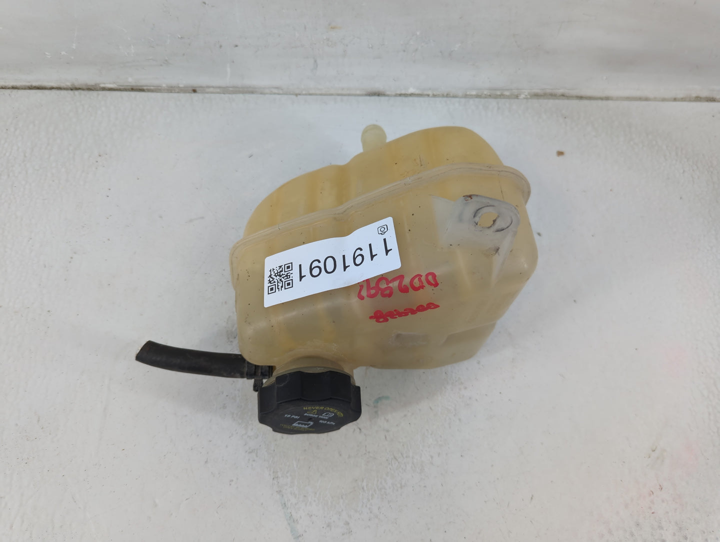 2008-2012 Chevrolet Malibu Windshield Washer Fluid Reservoir Bottle Oem - Oemusedautoparts1.com