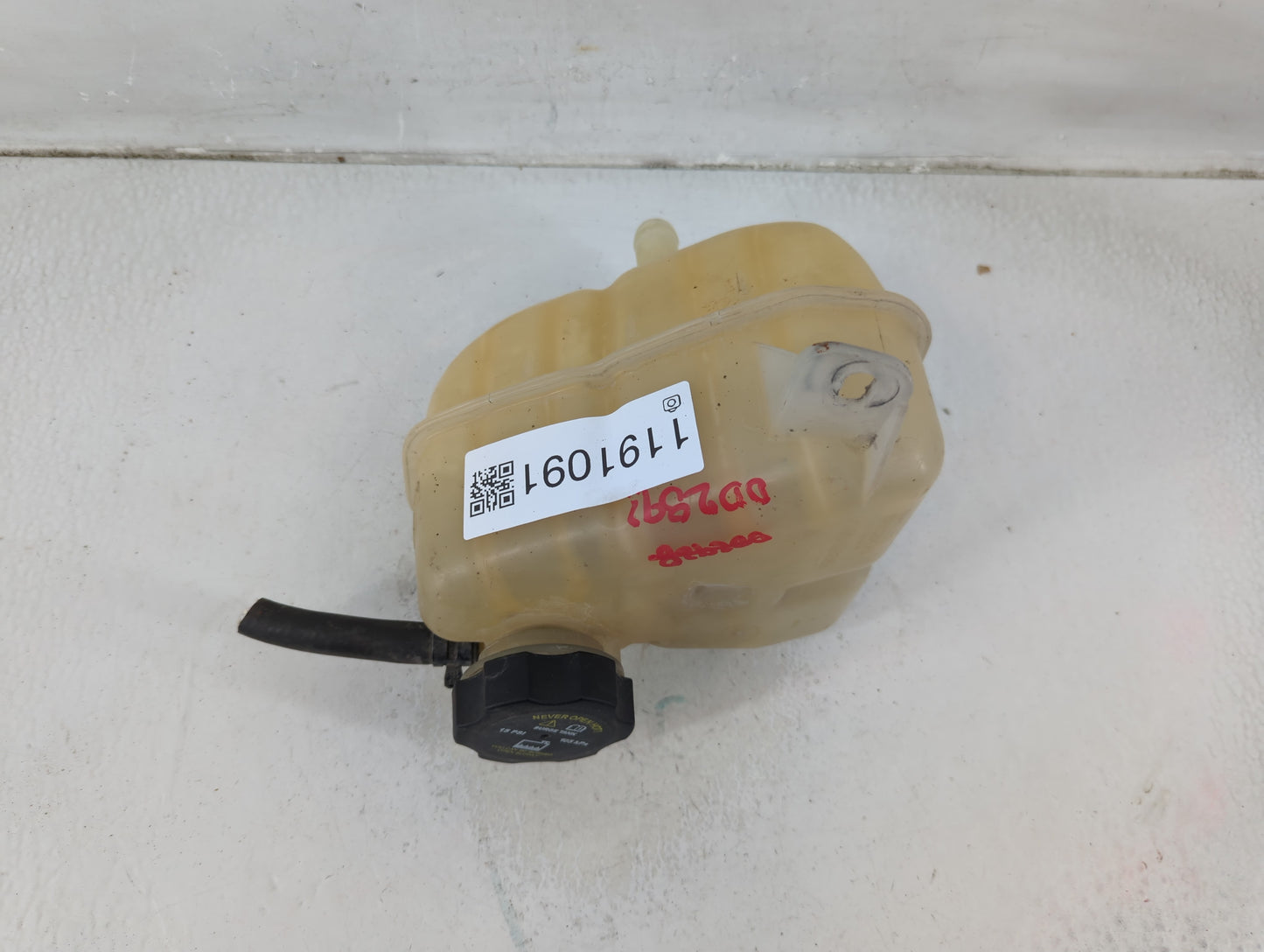 2008-2012 Chevrolet Malibu Windshield Washer Fluid Reservoir Bottle Oem - Oemusedautoparts1.com