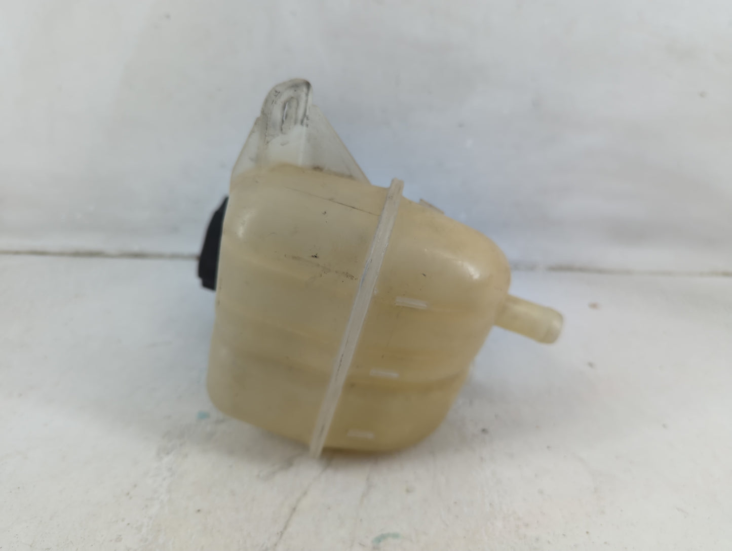 2008-2012 Chevrolet Malibu Windshield Washer Fluid Reservoir Bottle Oem - Oemusedautoparts1.com