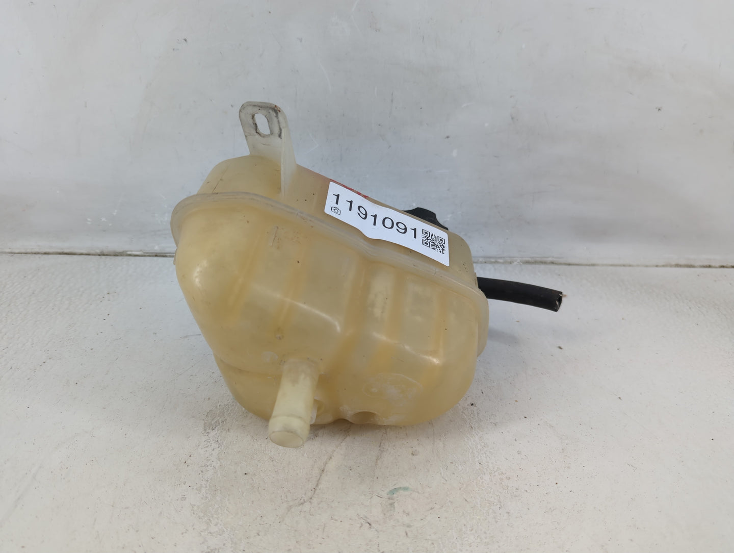 2008-2012 Chevrolet Malibu Windshield Washer Fluid Reservoir Bottle Oem - Oemusedautoparts1.com