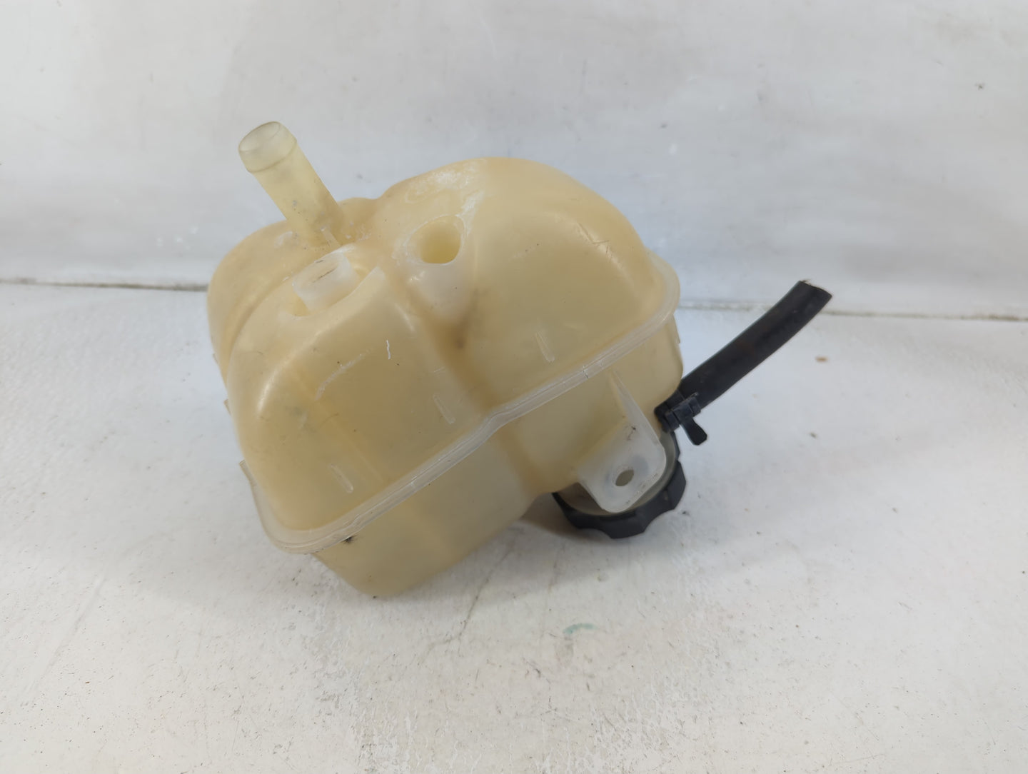 2008-2012 Chevrolet Malibu Windshield Washer Fluid Reservoir Bottle Oem - Oemusedautoparts1.com