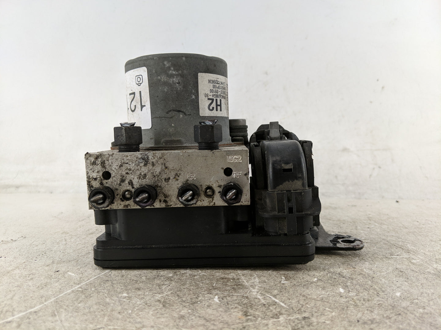 2010 Chevrolet Malibu ABS Pump Control Module Replacement P/N:25949990 Fits OEM Used Auto Parts - Oemusedautoparts1.com