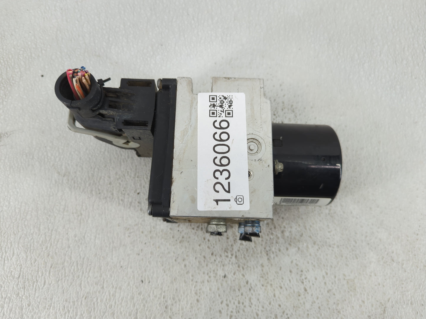 2010 Chevrolet Malibu ABS Pump Control Module Replacement P/N:25949990 Fits OEM Used Auto Parts - Oemusedautoparts1.com