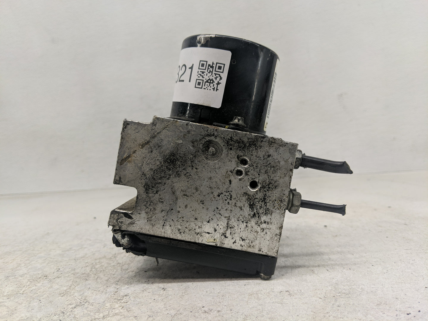 2010 Chevrolet Malibu ABS Pump Control Module Replacement P/N:20812604 Fits OEM Used Auto Parts - Oemusedautoparts1.com