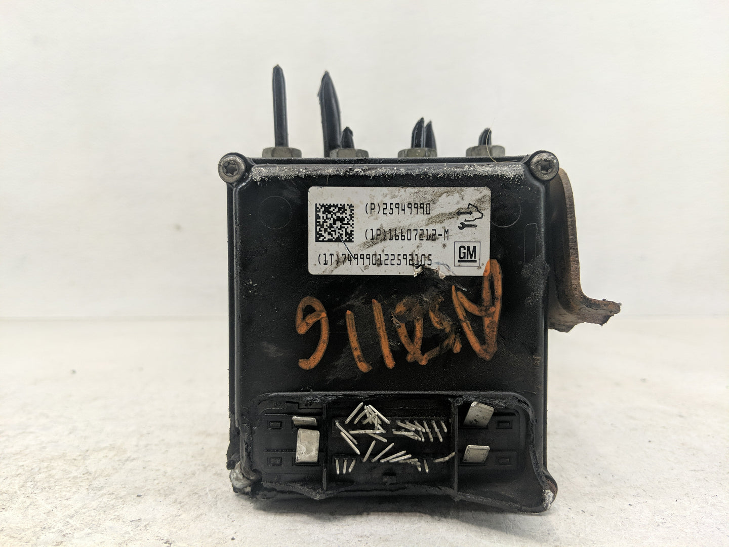 2010 Chevrolet Malibu ABS Pump Control Module Replacement P/N:20812604 Fits OEM Used Auto Parts - Oemusedautoparts1.com