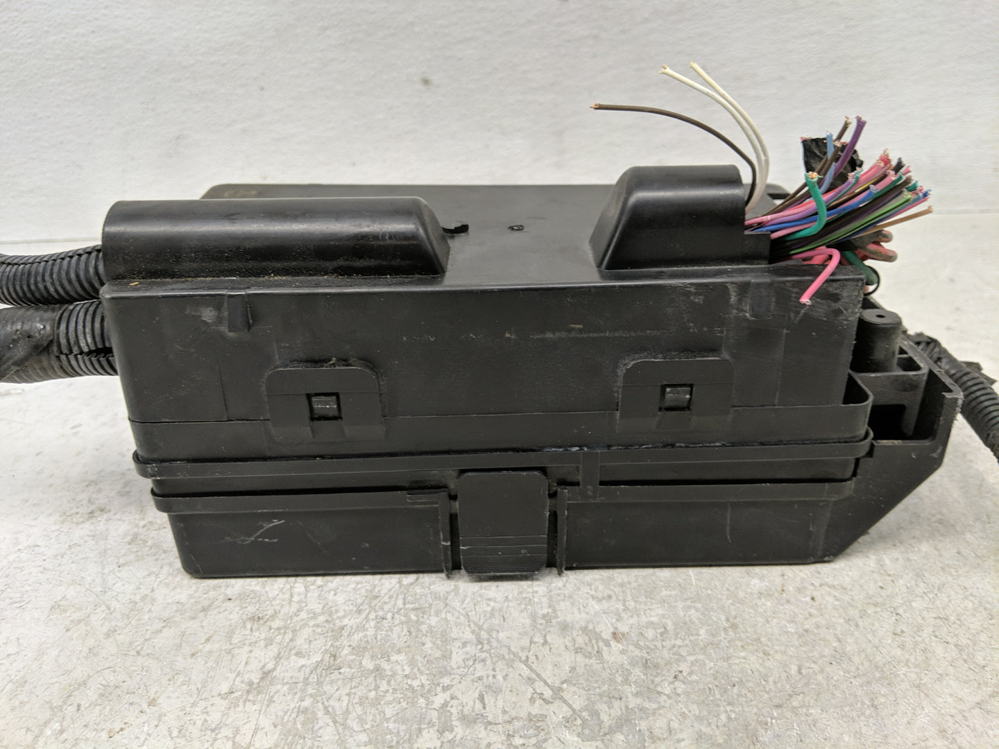2009-2012 Chevrolet Malibu Fusebox Fuse Box Panel Relay Module P/N:20822695 20822689 Fits Fits 2009 2010 2011 2012 OEM Used 