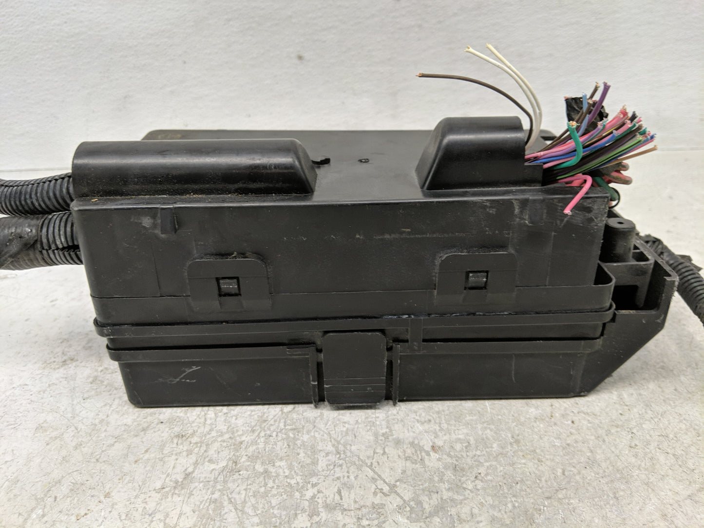 2009-2012 Chevrolet Malibu Fusebox Fuse Box Panel Relay Module P/N:20822695 20822689 Fits Fits 2009 2010 2011 2012 OEM Used 