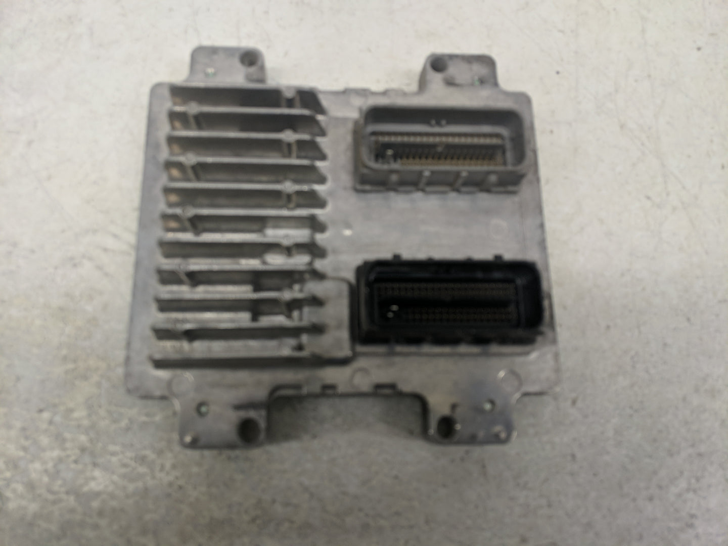 2010 Chevrolet Malibu PCM Engine Control Computer ECU ECM PCU OEM P/N:12635902 Fits OEM Used Auto Parts - Oemusedautoparts1.