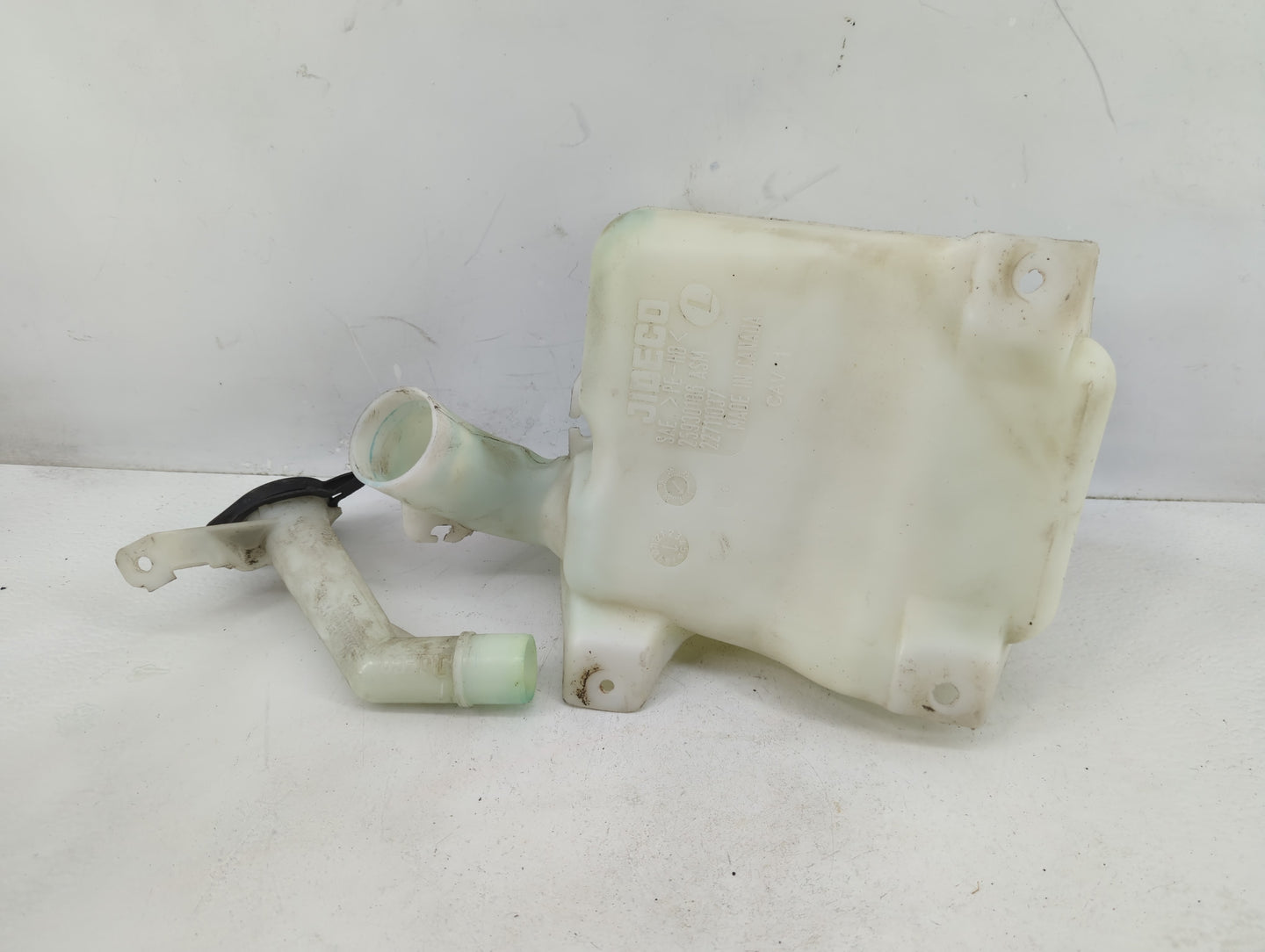 2008-2012 Chevrolet Malibu Windshield Washer Fluid Reservoir Bottle Oem - Oemusedautoparts1.com