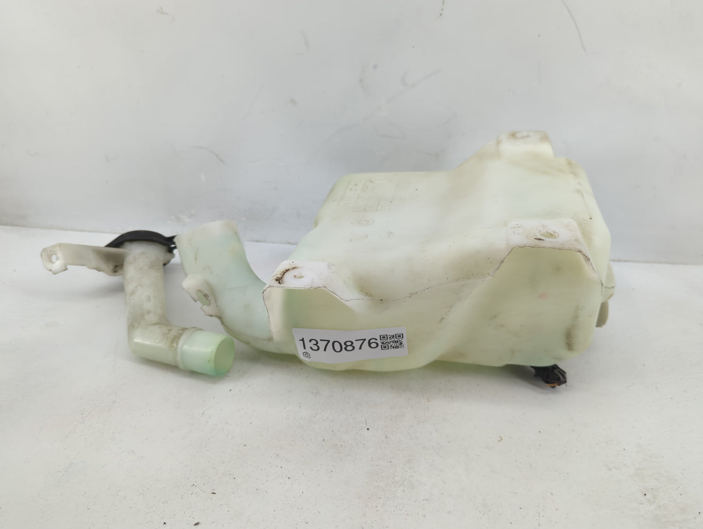 2008-2012 Chevrolet Malibu Windshield Washer Fluid Reservoir Bottle Oem - Oemusedautoparts1.com