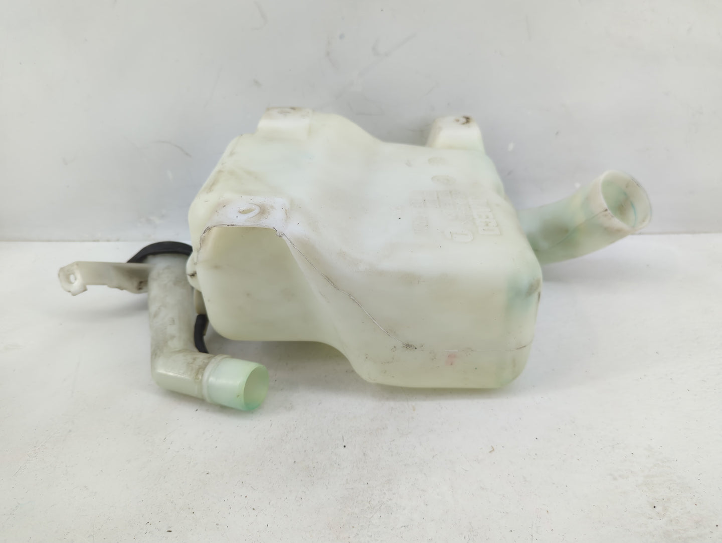 2008-2012 Chevrolet Malibu Windshield Washer Fluid Reservoir Bottle Oem - Oemusedautoparts1.com