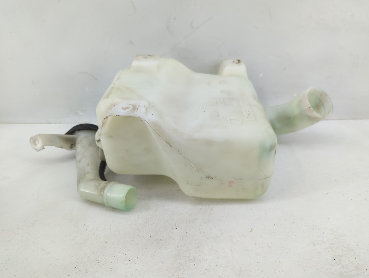 2008-2012 Chevrolet Malibu Windshield Washer Fluid Reservoir Bottle Oem - Oemusedautoparts1.com