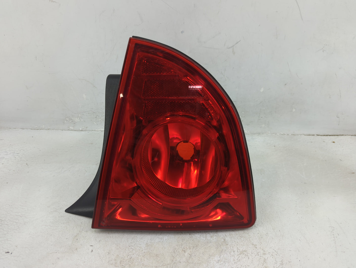 2008-2012 Chevrolet Malibu Tail Light Assembly Passenger Right OEM Fits Fits 2008 2009 2010 2011 2012 OEM Used Auto Parts - 