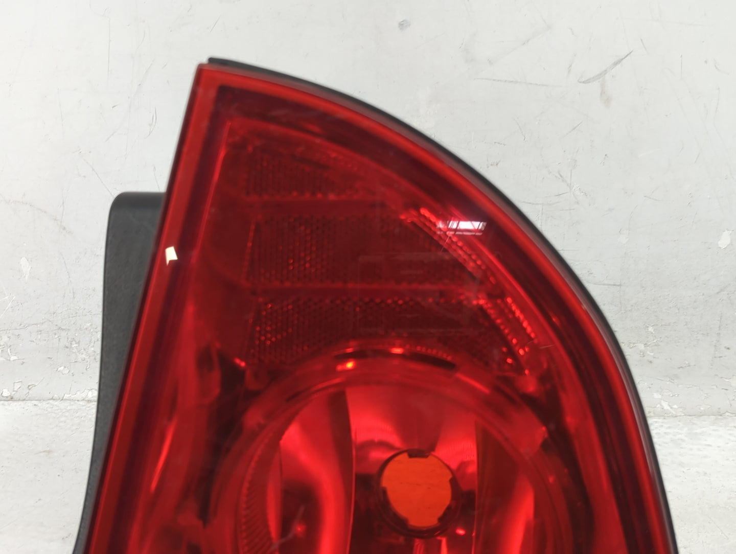 2008-2012 Chevrolet Malibu Tail Light Assembly Passenger Right OEM Fits Fits 2008 2009 2010 2011 2012 OEM Used Auto Parts - 