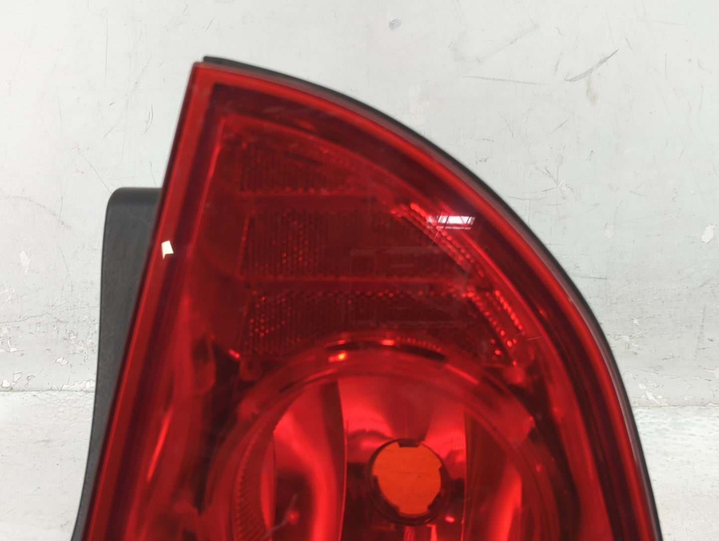 2008-2012 Chevrolet Malibu Tail Light Assembly Passenger Right OEM Fits Fits 2008 2009 2010 2011 2012 OEM Used Auto Parts - 