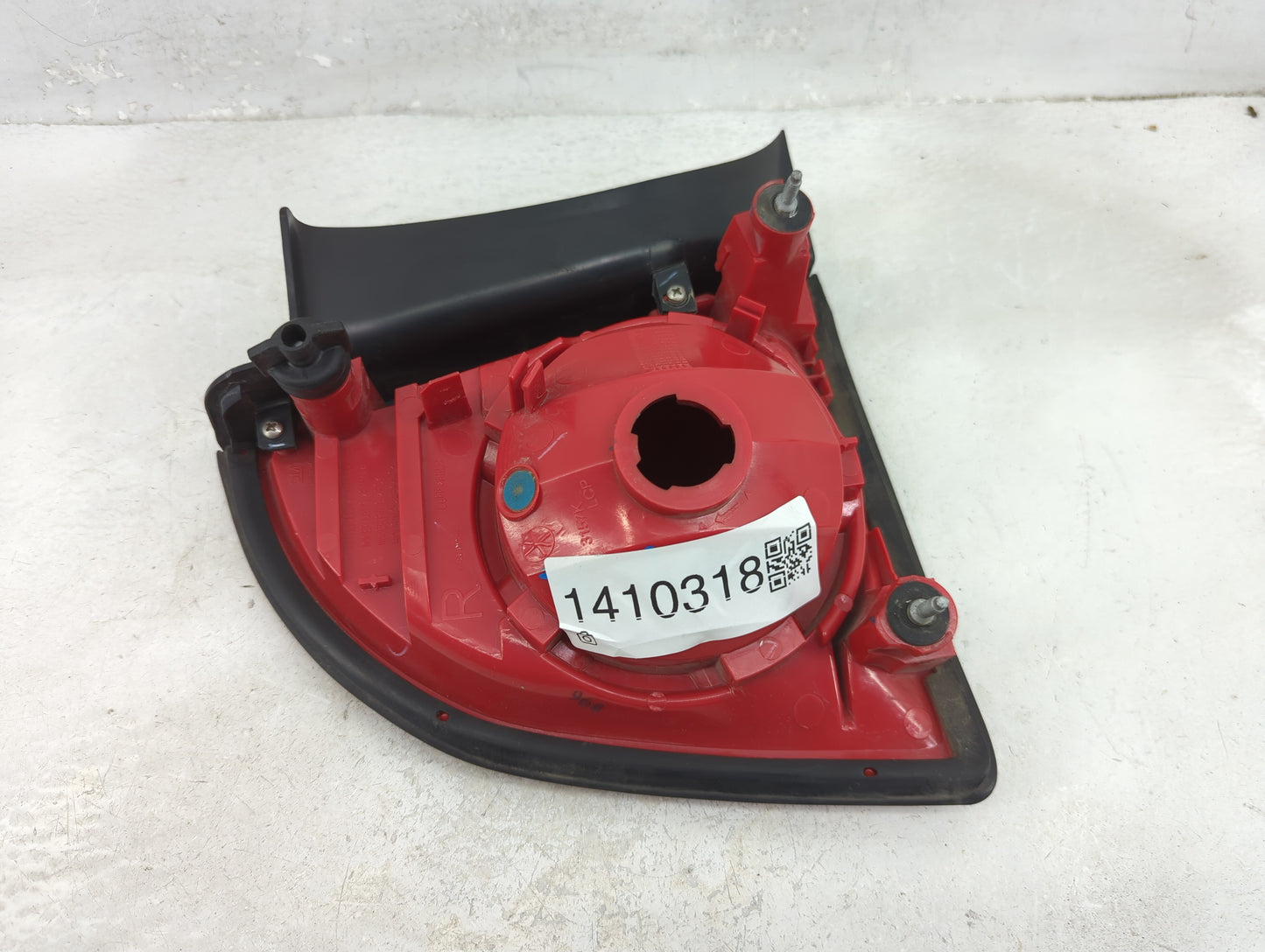 2008-2012 Chevrolet Malibu Tail Light Assembly Passenger Right OEM Fits Fits 2008 2009 2010 2011 2012 OEM Used Auto Parts - 