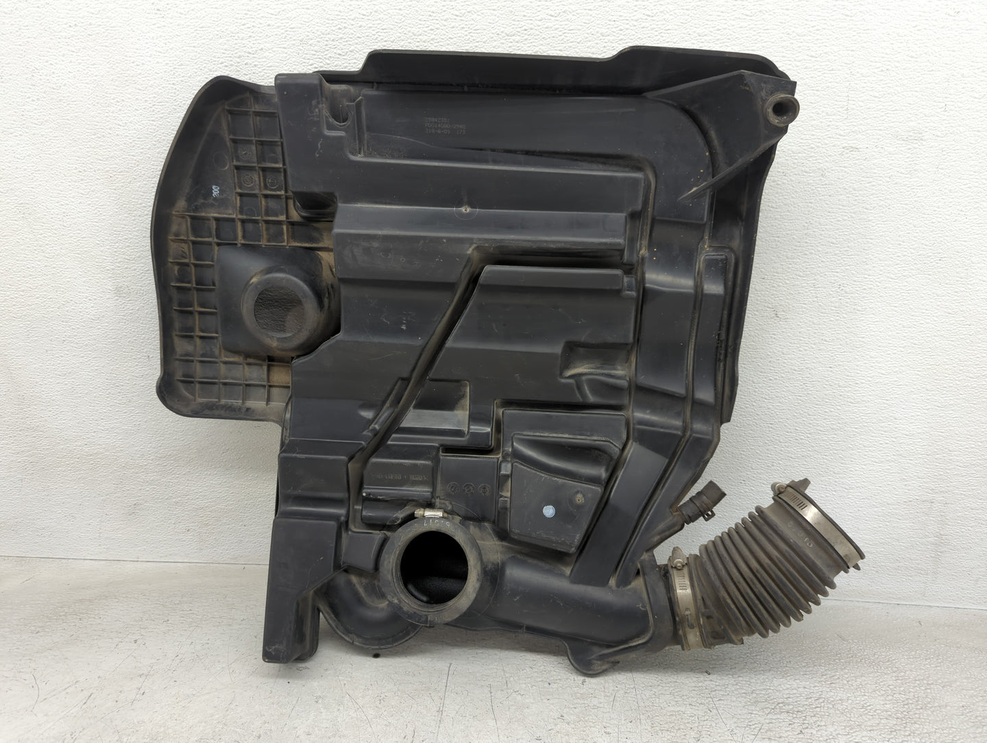 2010 Chevrolet Malibu Engine Cover - Oemusedautoparts1.com