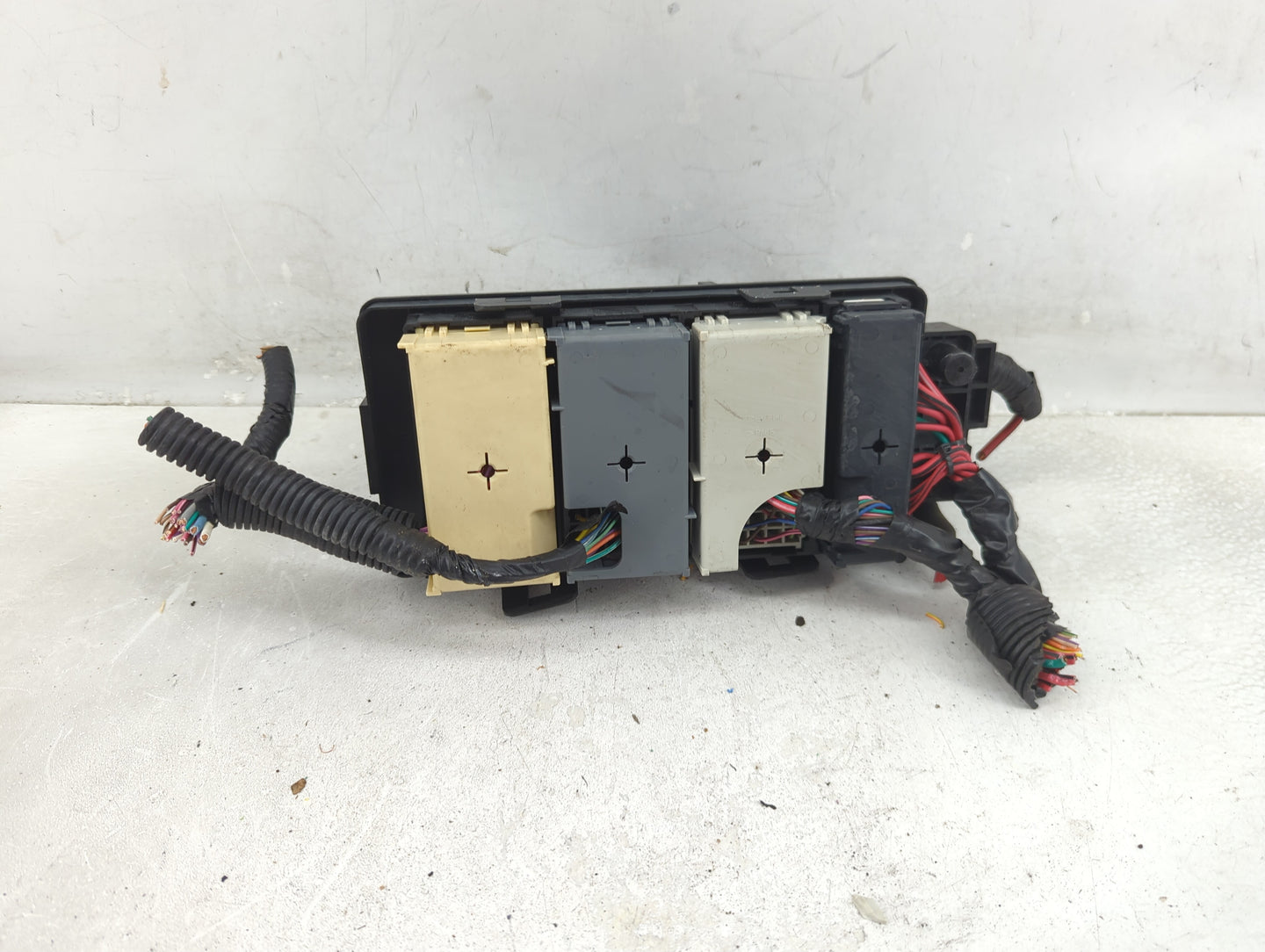 2009-2012 Chevrolet Malibu Fusebox Fuse Box Panel Relay Module P/N:20822689 Fits Fits 2009 2010 2011 2012 OEM Used Auto Part